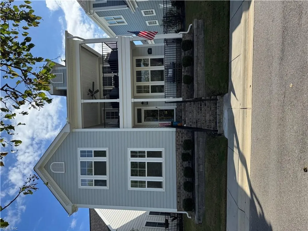 Property Slideshow image 1 of 25 | 110 creek ln, Suffolk, VA, 23435