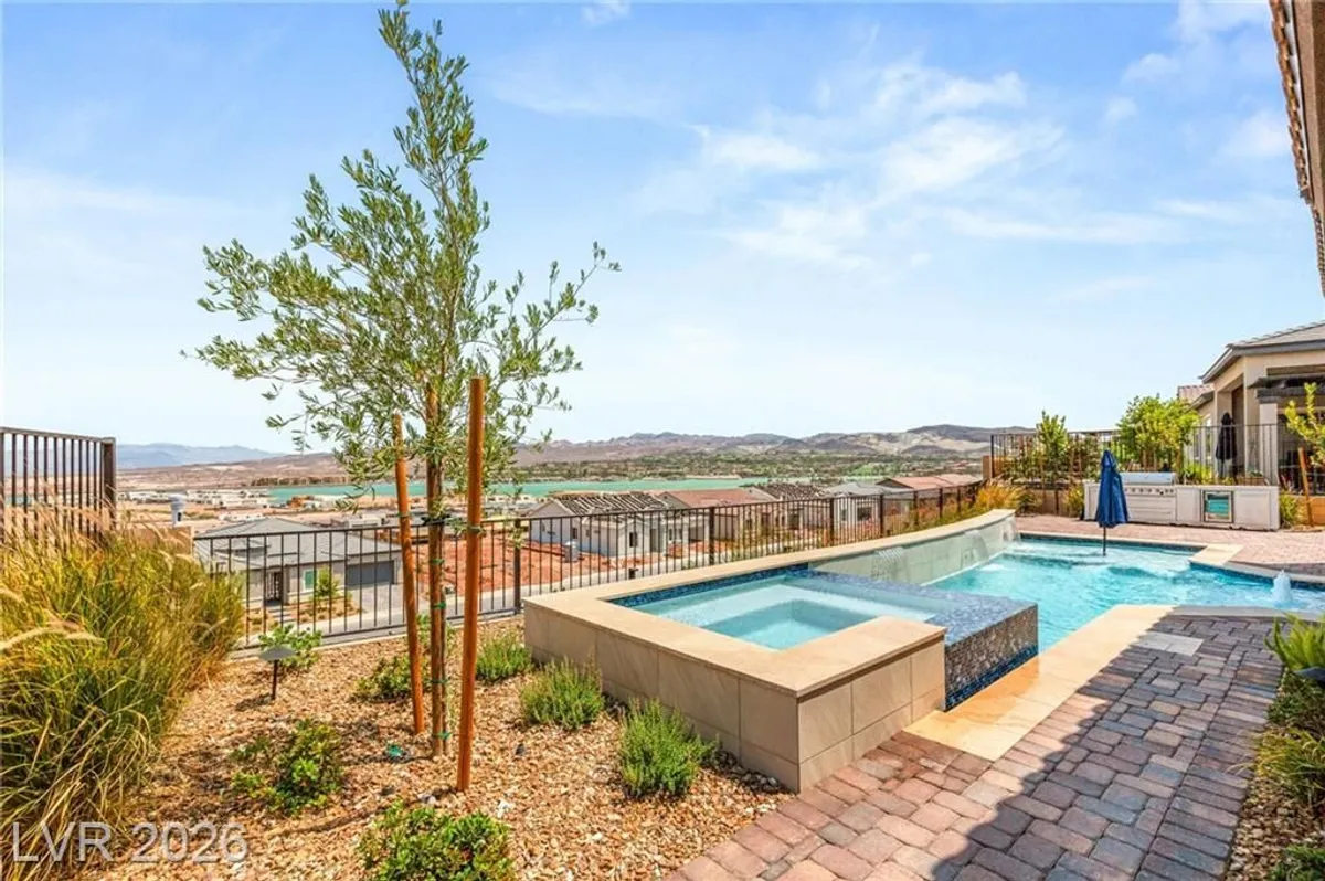 Property Slideshow image 1 of 67 | 160 stone mesa ct, Henderson, NV, 89011