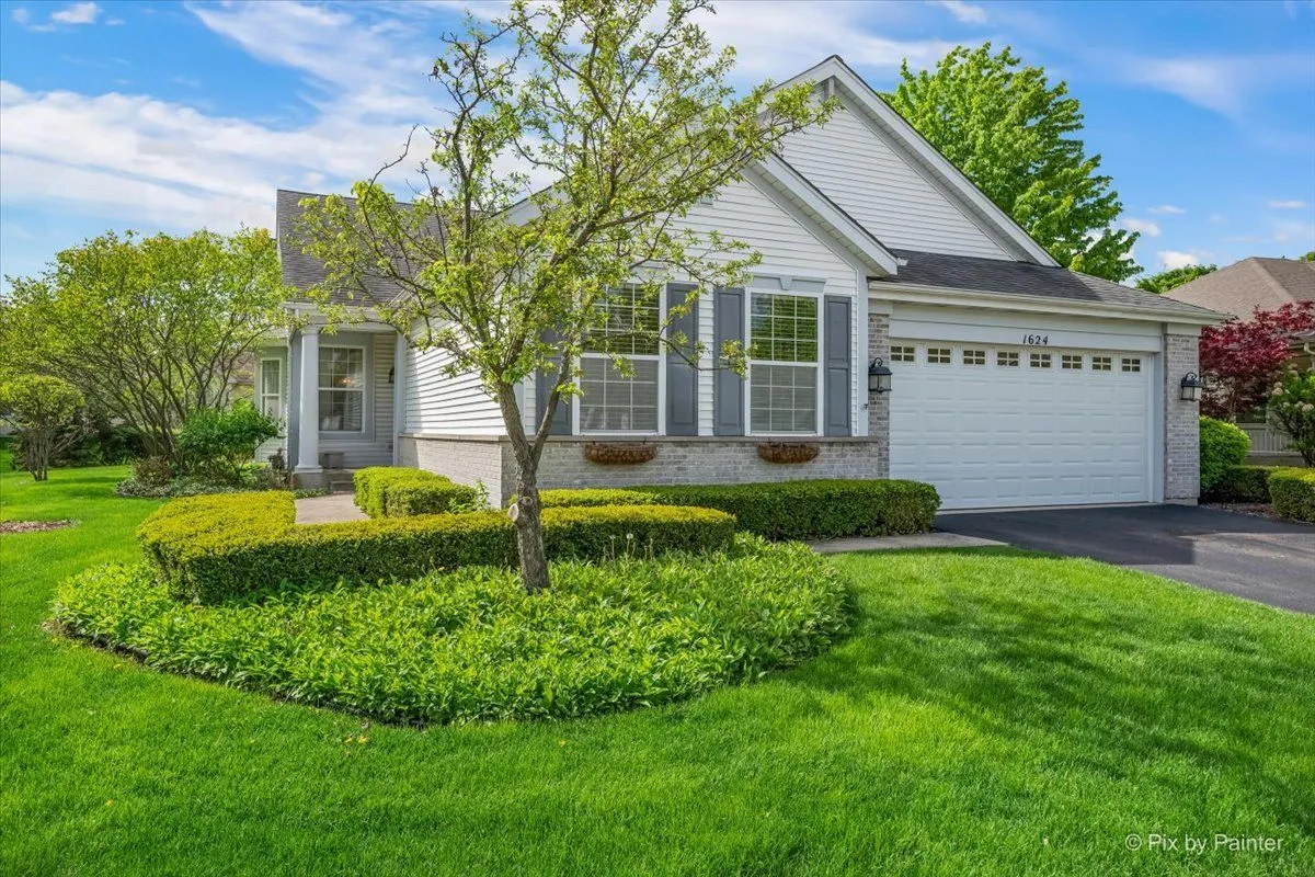 Property Slideshow image 1 of 37 | 1624 mansfield dr, Aurora, IL, 60502