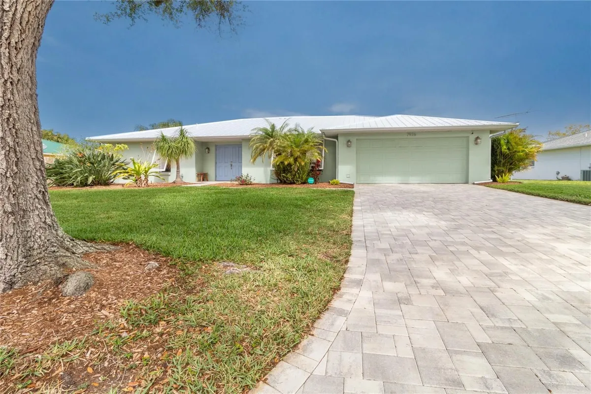 Property Slideshow image 1 of 48 | 7926 cypress lake dr, Sarasota, FL, 34243