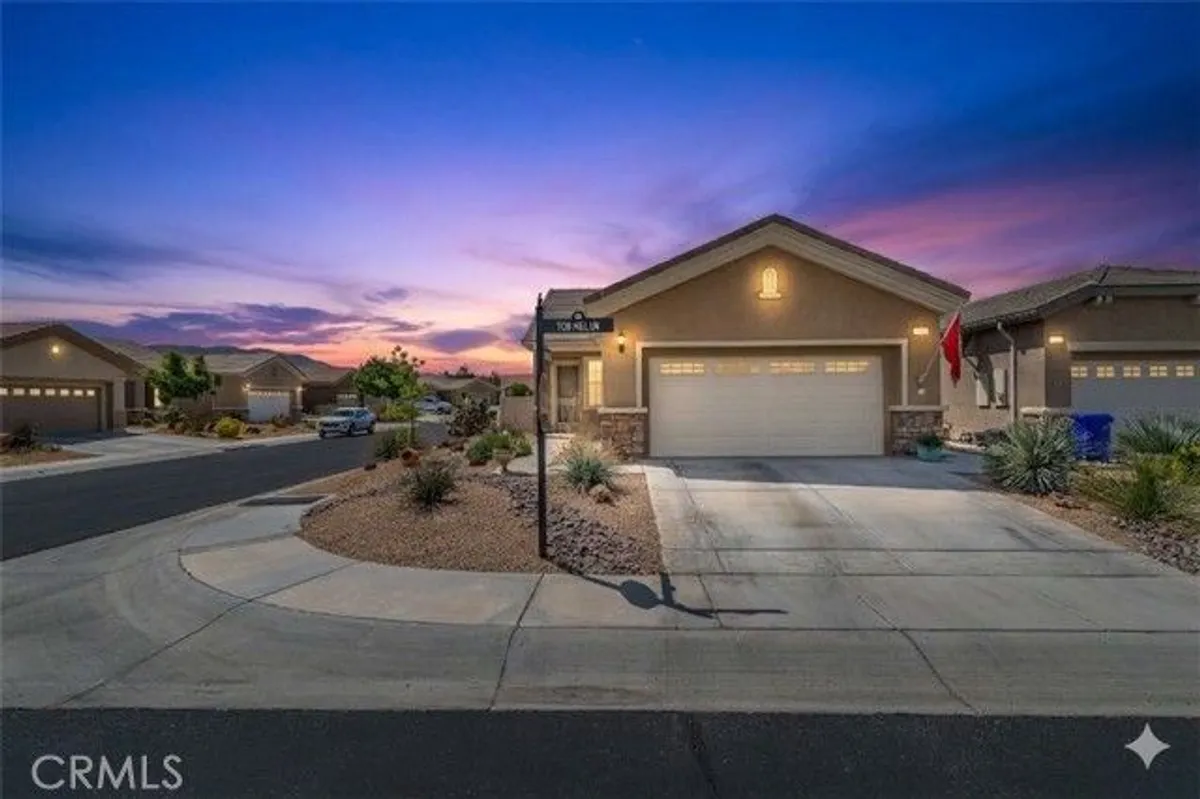 Property Slideshow image 1 of 42 | 19493 tor hl, Apple Valley, CA, 92308