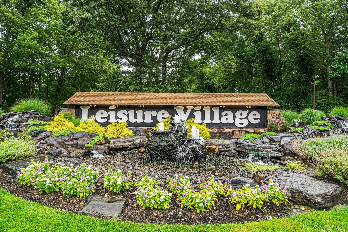 Property Slideshow image 1 of 30 | 231 blackpool ct, Brookhaven, NY, 11961