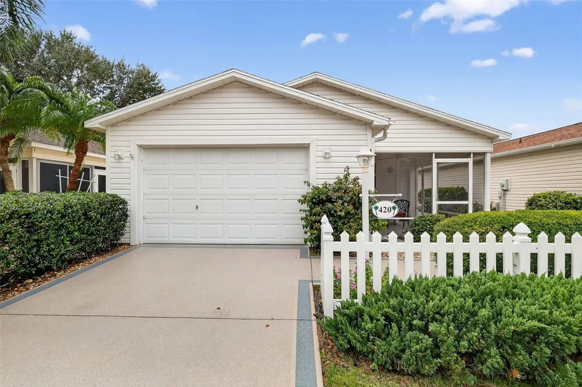 Property Slideshow image 1 of 22 | 420 canterbury ct, The Villages, FL, 32162