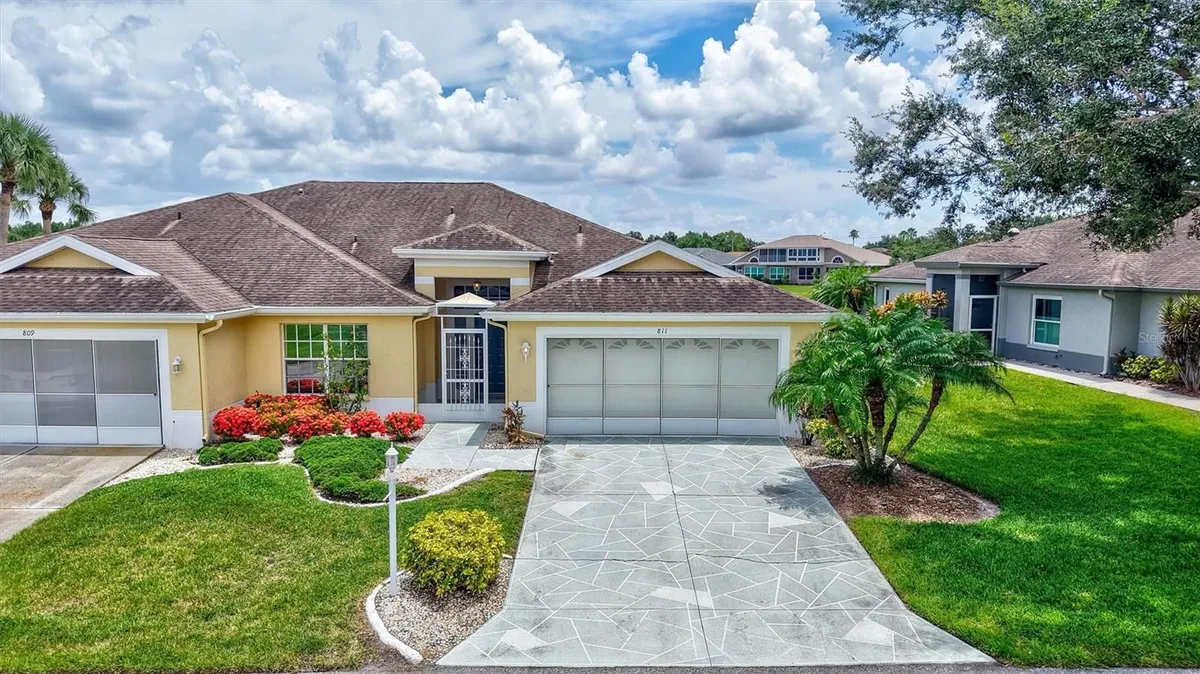 Property Slideshow image 1 of 48 | 811 staffordshire ln 32, Sun City Center, FL, 33573