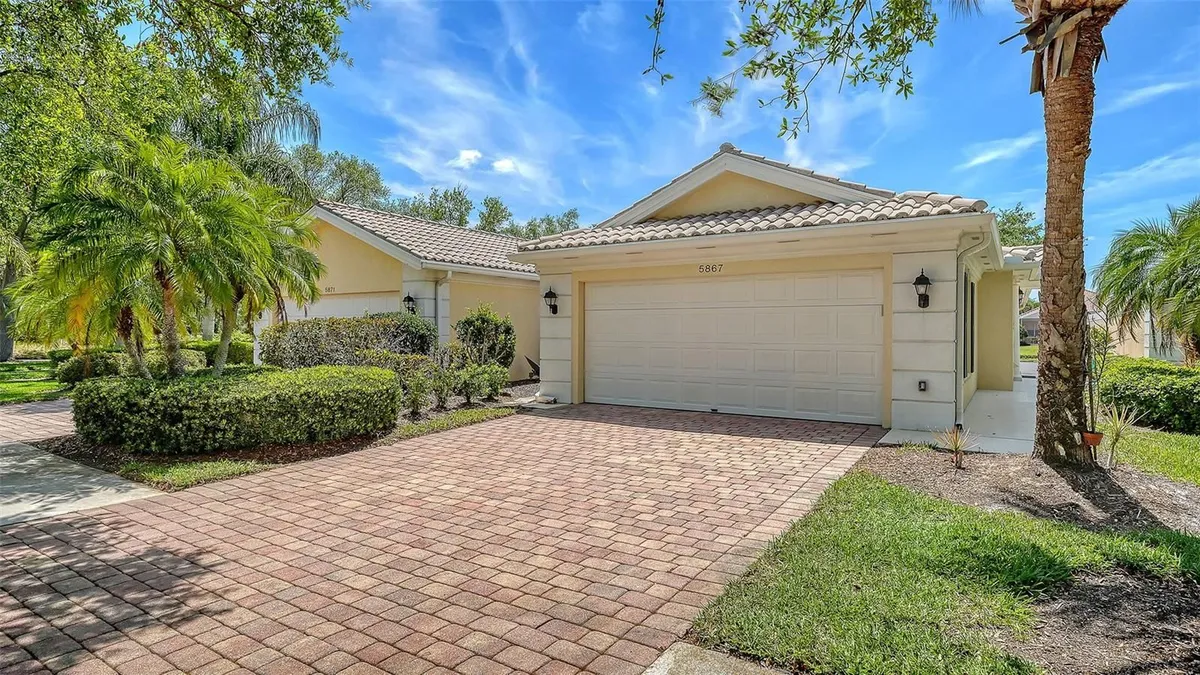 Property Slideshow image 1 of 82 | 5867 helicon pl, Sarasota, FL, 34238