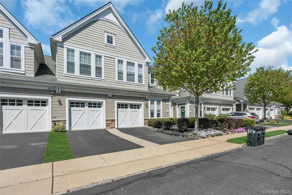Property Slideshow image 1 of 33 | 176 symphony dr, Brookhaven, NY, 11755