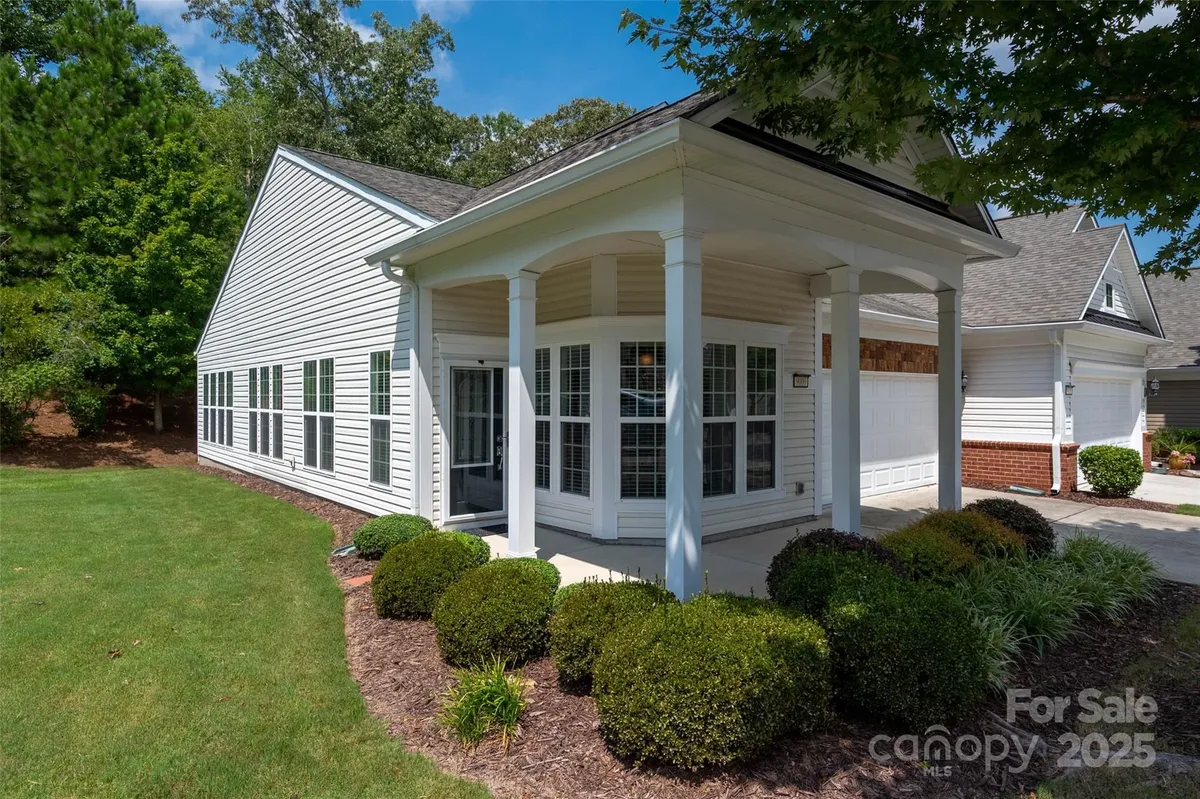 Property Slideshow image 1 of 27 | 9009 smokey hill ln, Fort Mill, SC, 29707