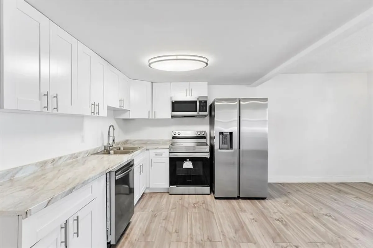 Property Slideshow image 1 of 33 | 1052 hythe c # 1052, Boca Raton, FL, 33434