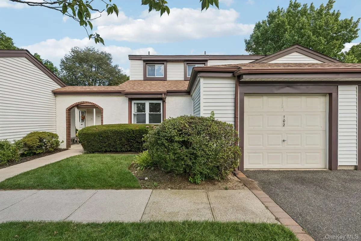 Property Slideshow image 1 of 48 | 102 gotham way, Saint James, NY, 11780