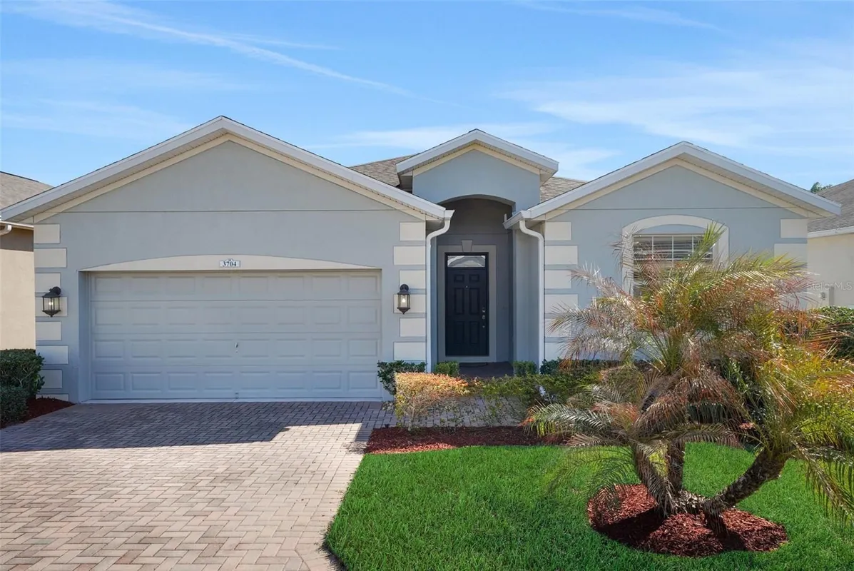 Property Slideshow image 1 of 32 | 3704 huntington ln, Winter Haven, FL, 33884