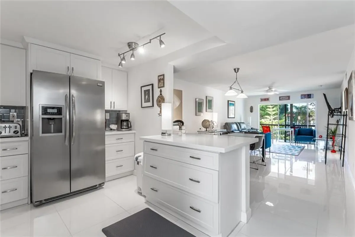 Property Slideshow image 1 of 76 | 811 s hollybrook dr 301, Pembroke Pines, FL, 33025