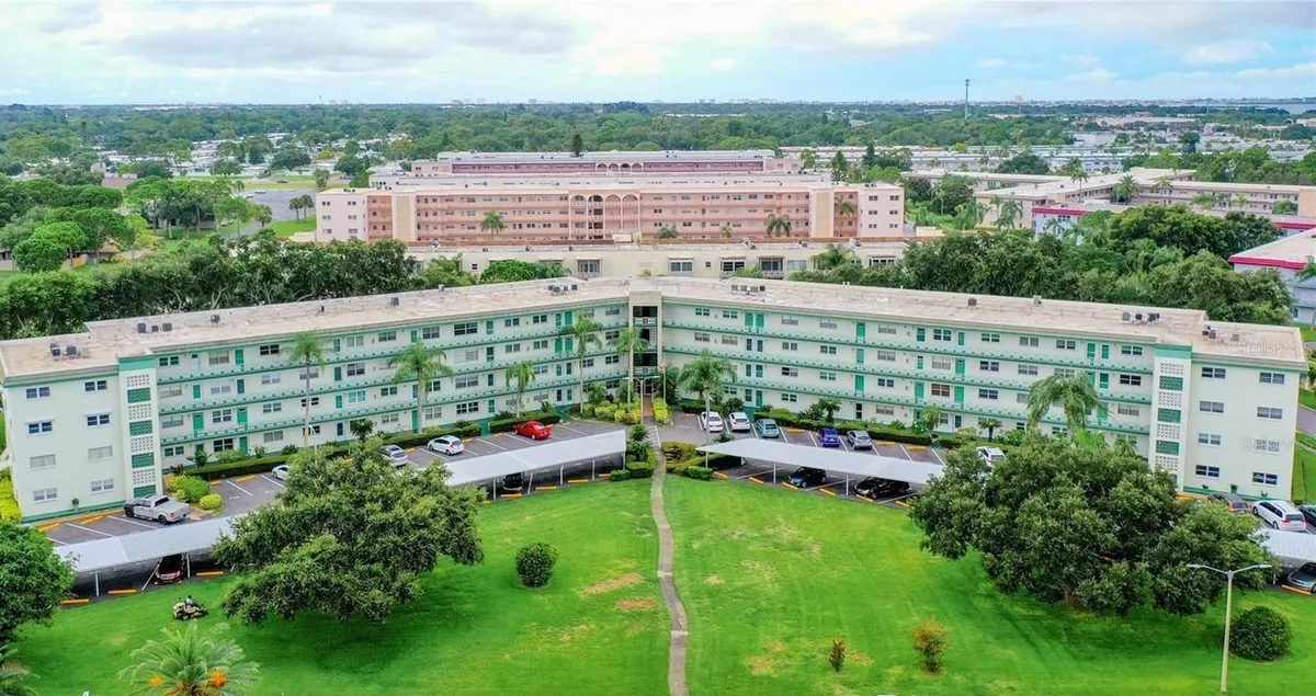 Property Slideshow image 1 of 36 | 5725 80th st n unit 404, Saint Petersburg, FL, 33709