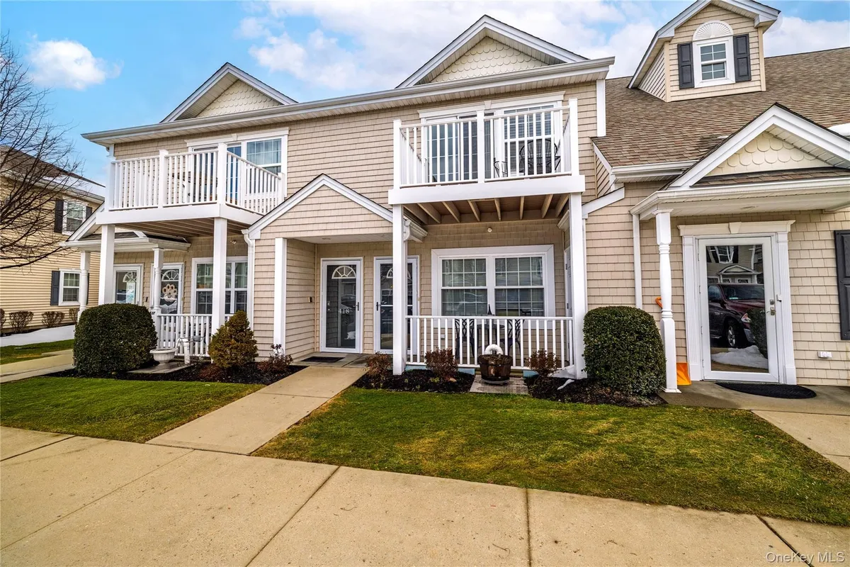 Property Slideshow image 1 of 25 | 418 willow ln, Hempstead, NY, 11580