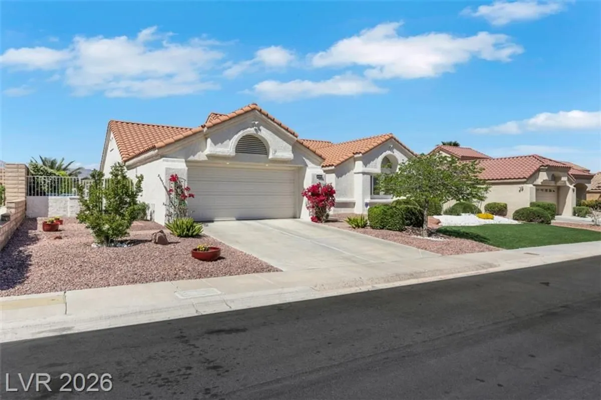 Property Slideshow image 1 of 38 | 2921 golf links dr, Las Vegas, NV, 89134