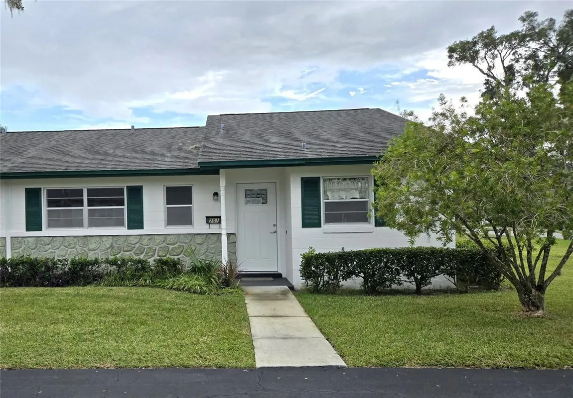 Property Slideshow image 1 of 18 | 201 n hill ave 150, Deland, FL, 32724