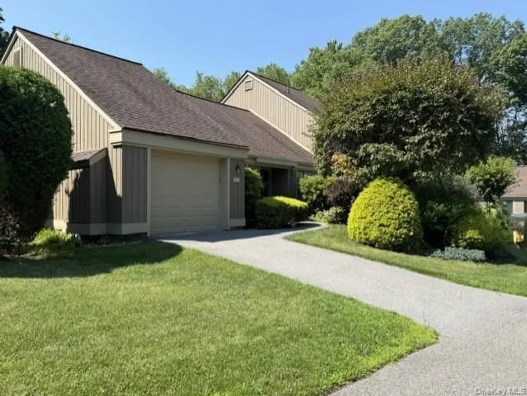 Property Slideshow image 1 of 29 | 600 heritage hls a, Somers, NY, 10589