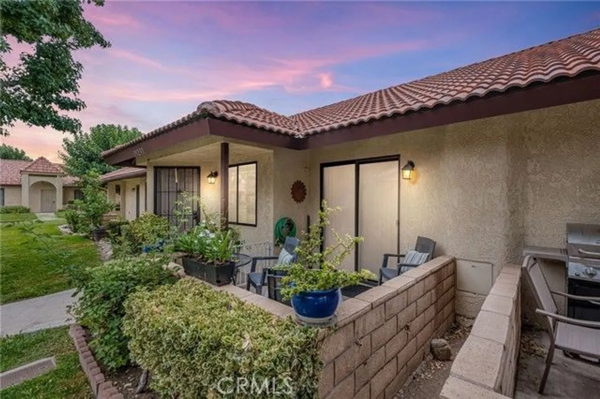 Property Slideshow image 1 of 28 | 19233 elm dr, Apple Valley, CA, 92308