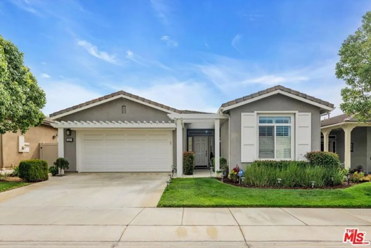 Property Slideshow image 1 of 39 | 180 kettle crk, Beaumont, CA, 92223