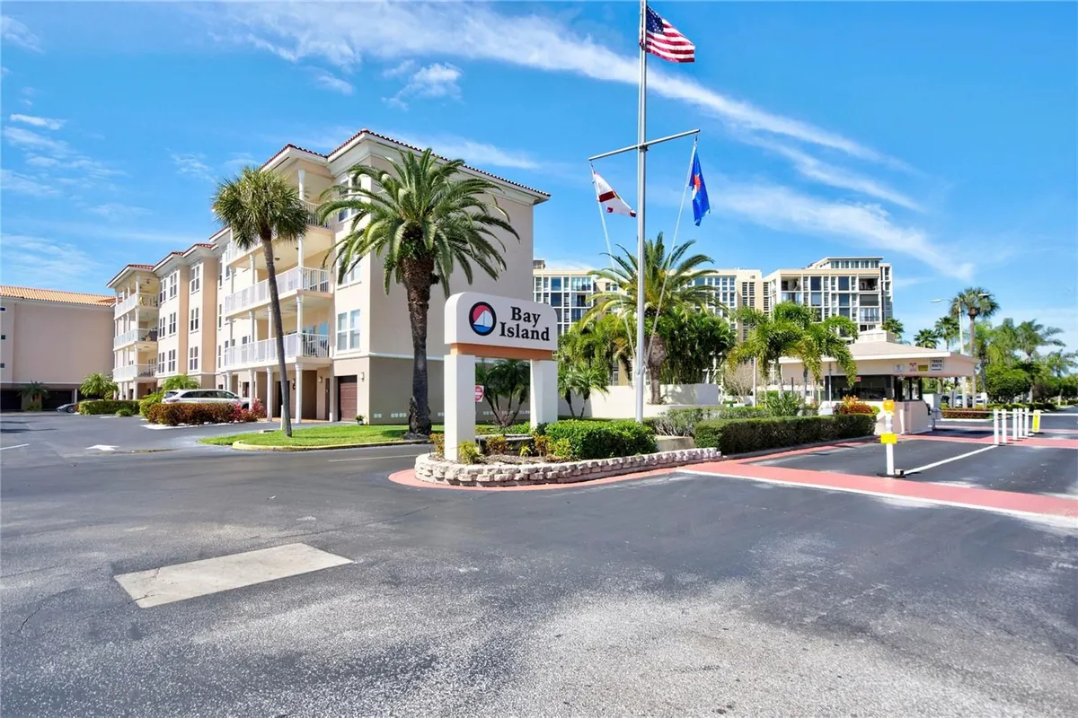 Property Slideshow image 1 of 50 | 7600 sun island dr ph 804, South Pasadena, FL, 33707
