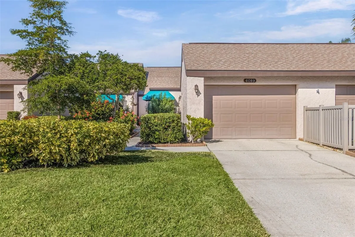 Property Slideshow image 1 of 61 | 6089 clubside dr # 00, Sarasota, FL, 34243