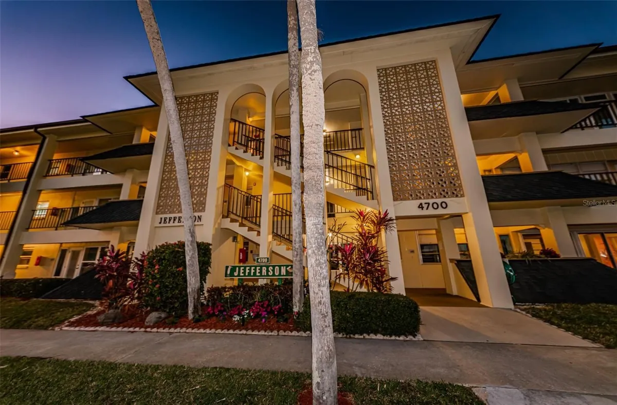 Property Slideshow image 1 of 44 | 4700 cove cir 110, St Petersburg, FL, 33708