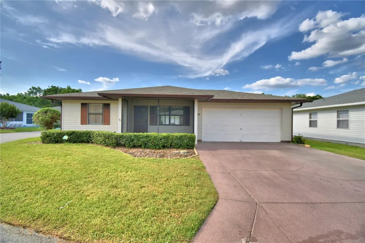 Property Slideshow image 1 of 53 | 4828 squire hollow dr, Lakeland, FL, 33811