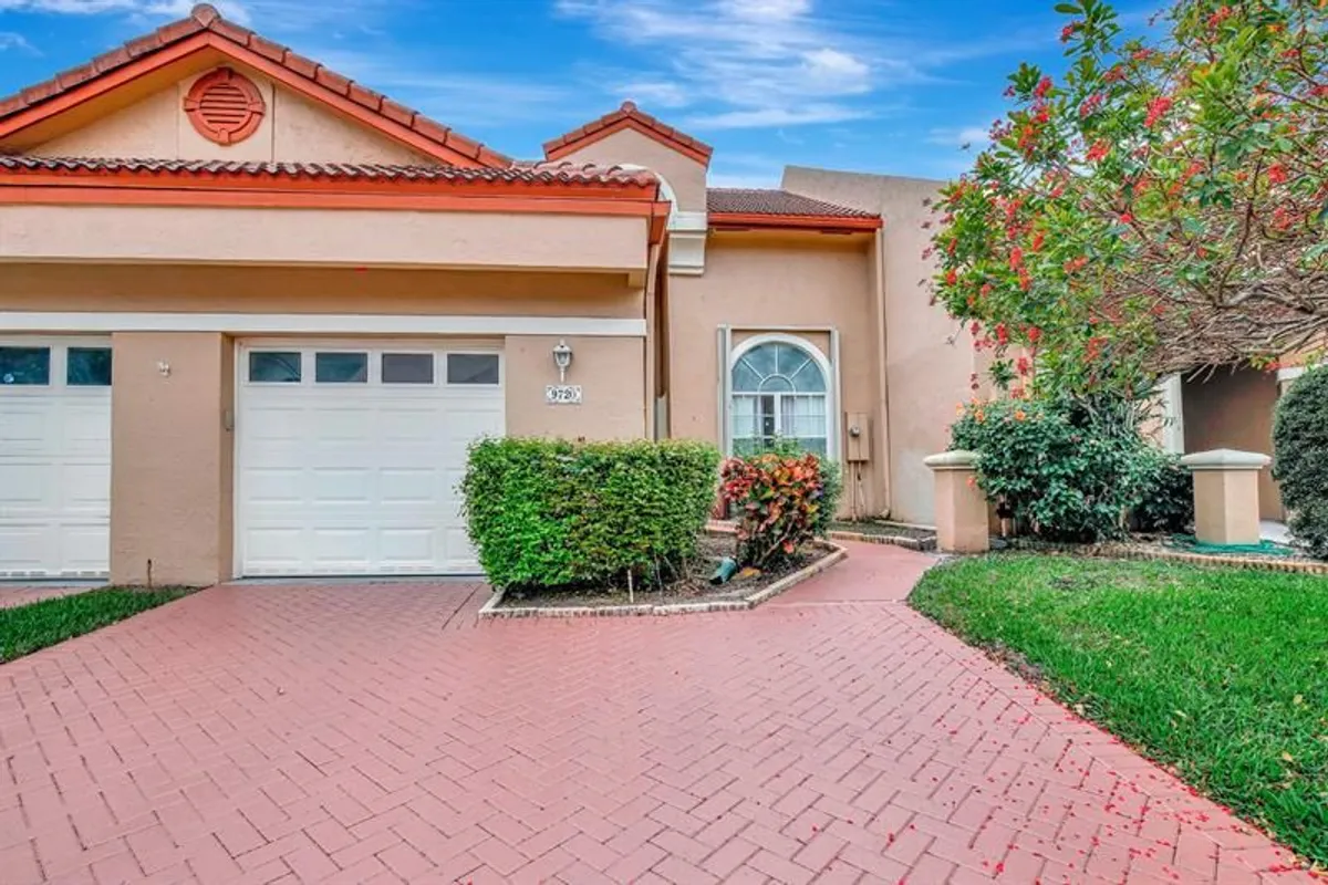 Property Slideshow image 1 of 41 | 9720 malvern dr, Tamarac, FL, 33321