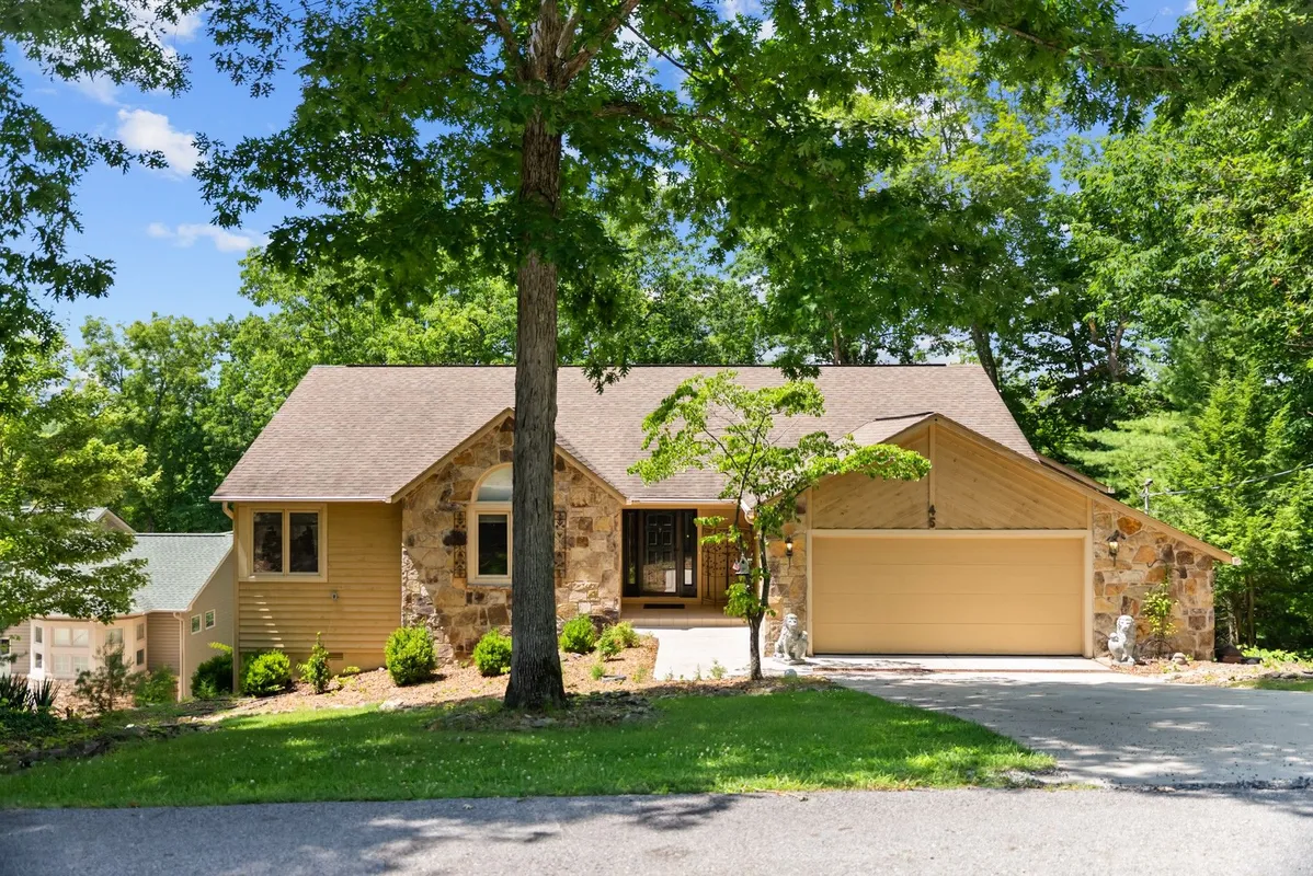 Property Slideshow image 1 of 39 | 45 markham ter, Crossville, TN, 38558