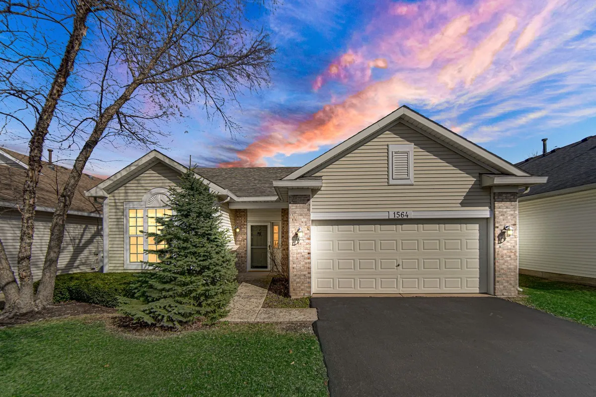 Property Slideshow image 1 of 28 | 1564 benzie cir, Romeoville, IL, 60446