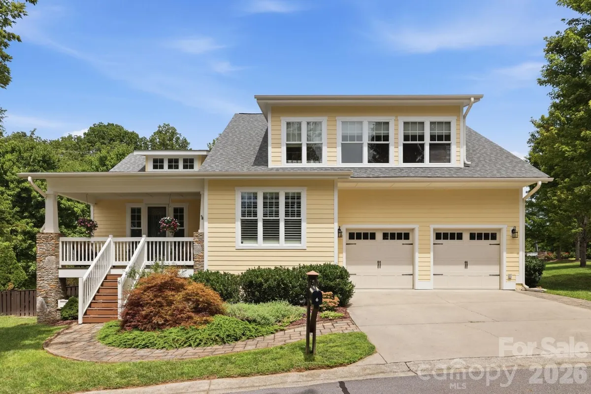 Property Slideshow image 1 of 48 | 6 bungalow way, Asheville, NC, 28804