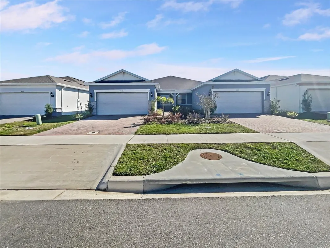 Property Slideshow image 1 of 32 | 1909 spring shower cir, Kissimmee, FL, 34744