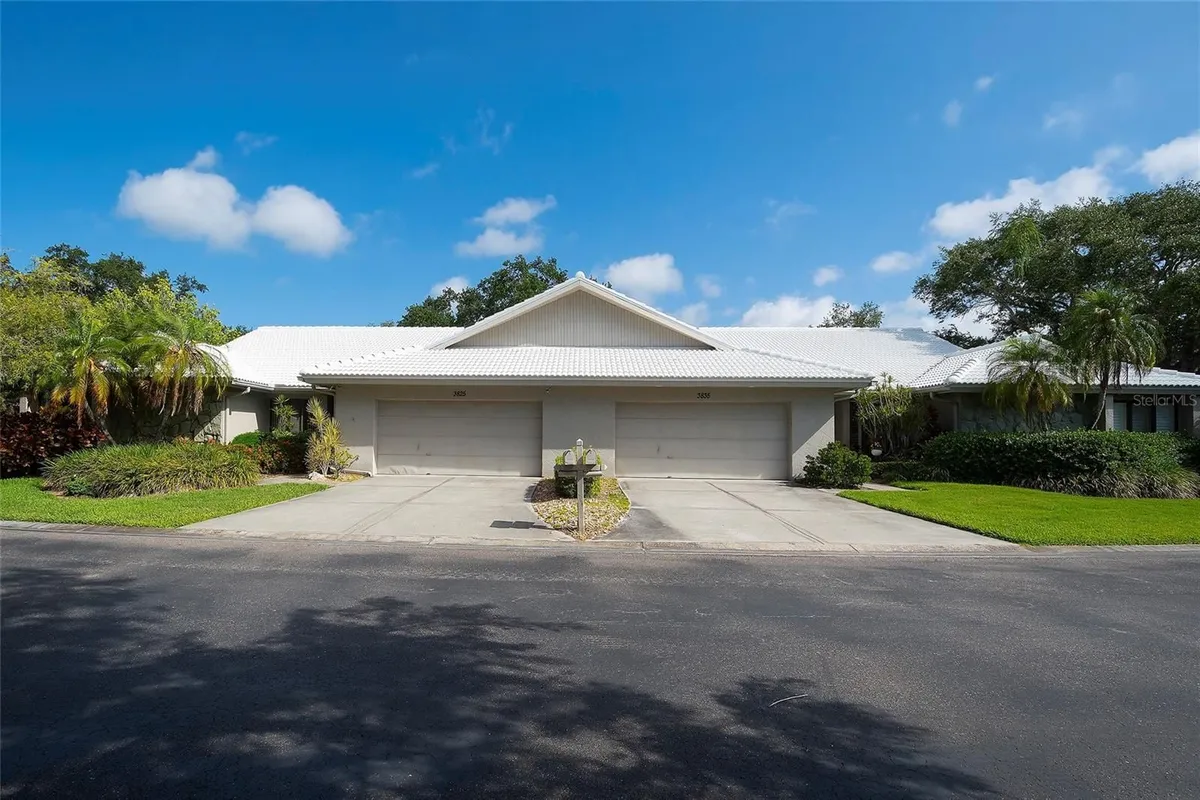Property Slideshow image 1 of 37 | 3825 wilshire cir 1, Sarasota, FL, 34238