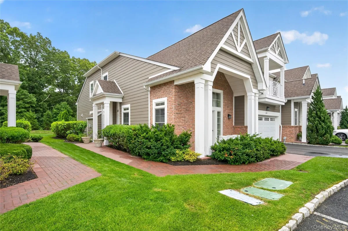 Property Slideshow image 1 of 32 | 67101 red cedar rd, Oyster Bay, NY, 11803