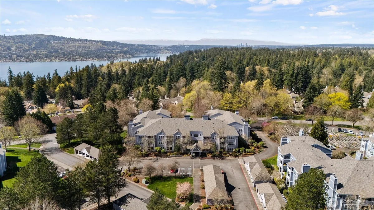 Property Slideshow image 1 of 40 | 3941 226th pl 209, Issaquah, WA, 98029