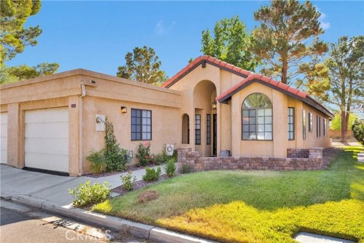 Property Slideshow image 1 of 27 | 11722 oak st, Apple Valley, CA, 92308