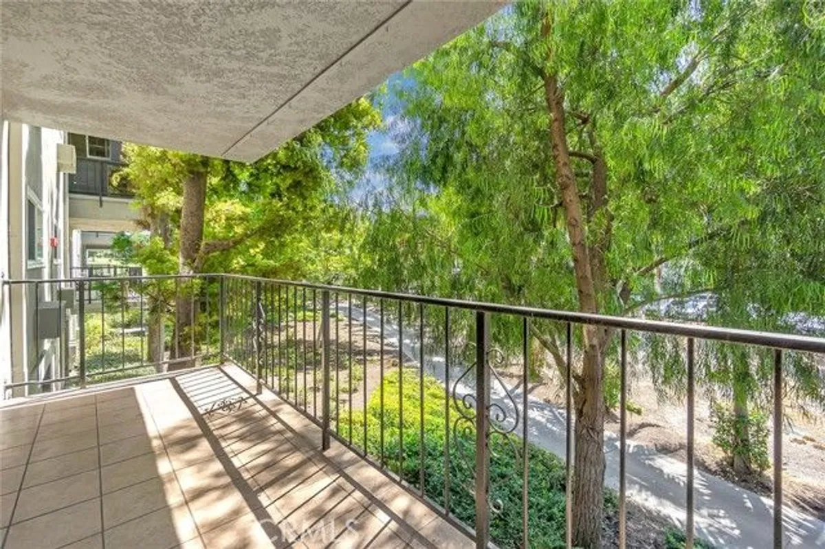 Property Slideshow image 1 of 31 | 2393 via mariposa 1d, Laguna Woods, CA, 92637