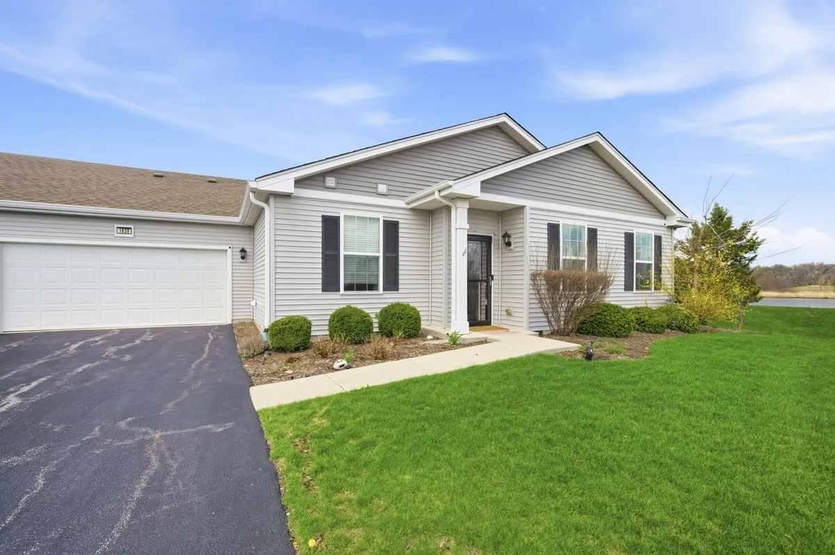 Property Slideshow image 1 of 24 | 1838 southern cir 1838, Pingree Grove, IL, 60140