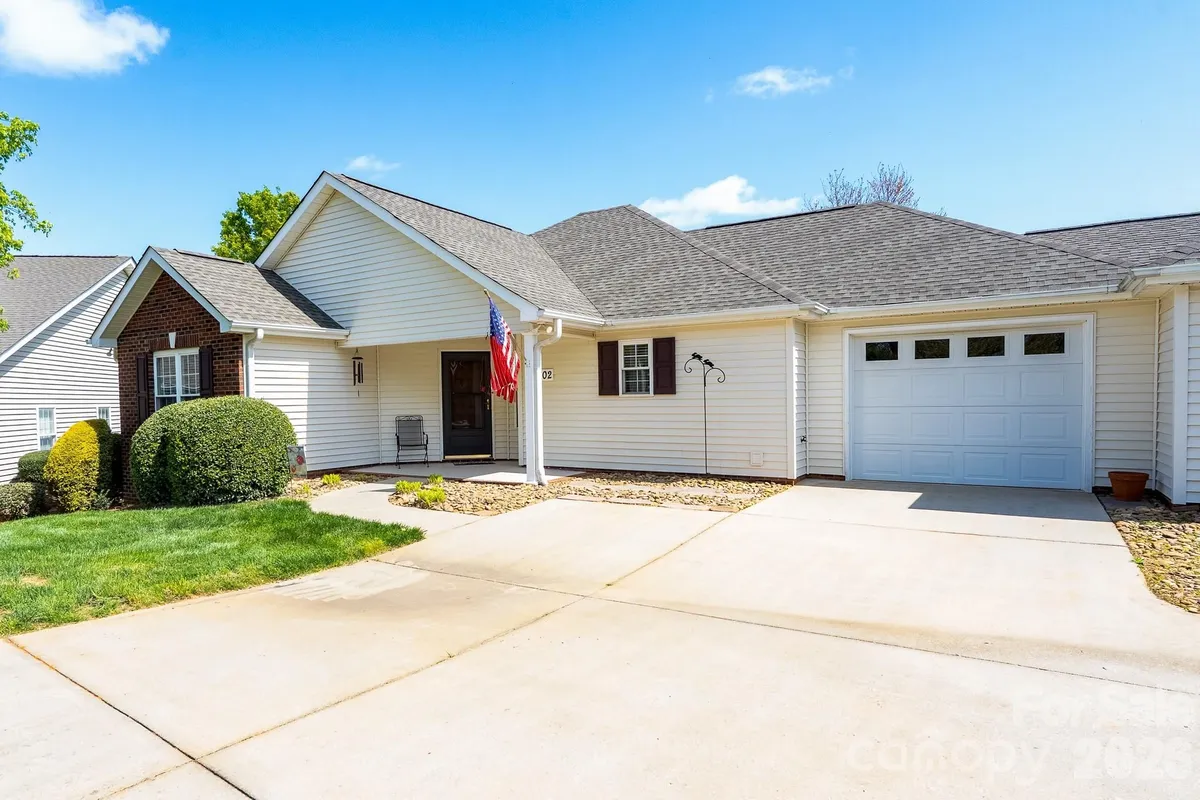 Property Slideshow image 1 of 39 | 102 keswick ln 131, Mooresville, NC, 28117