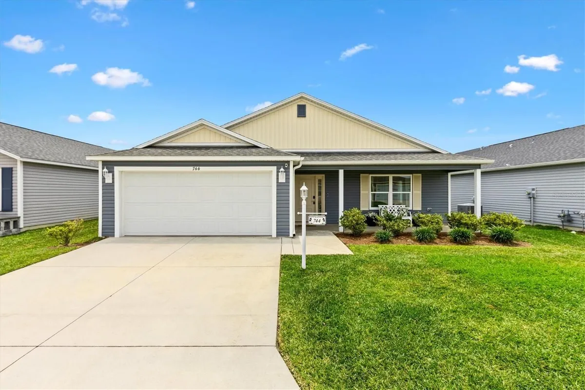 Property Slideshow image 1 of 38 | 744 barron pl, The Villages, FL, 32163