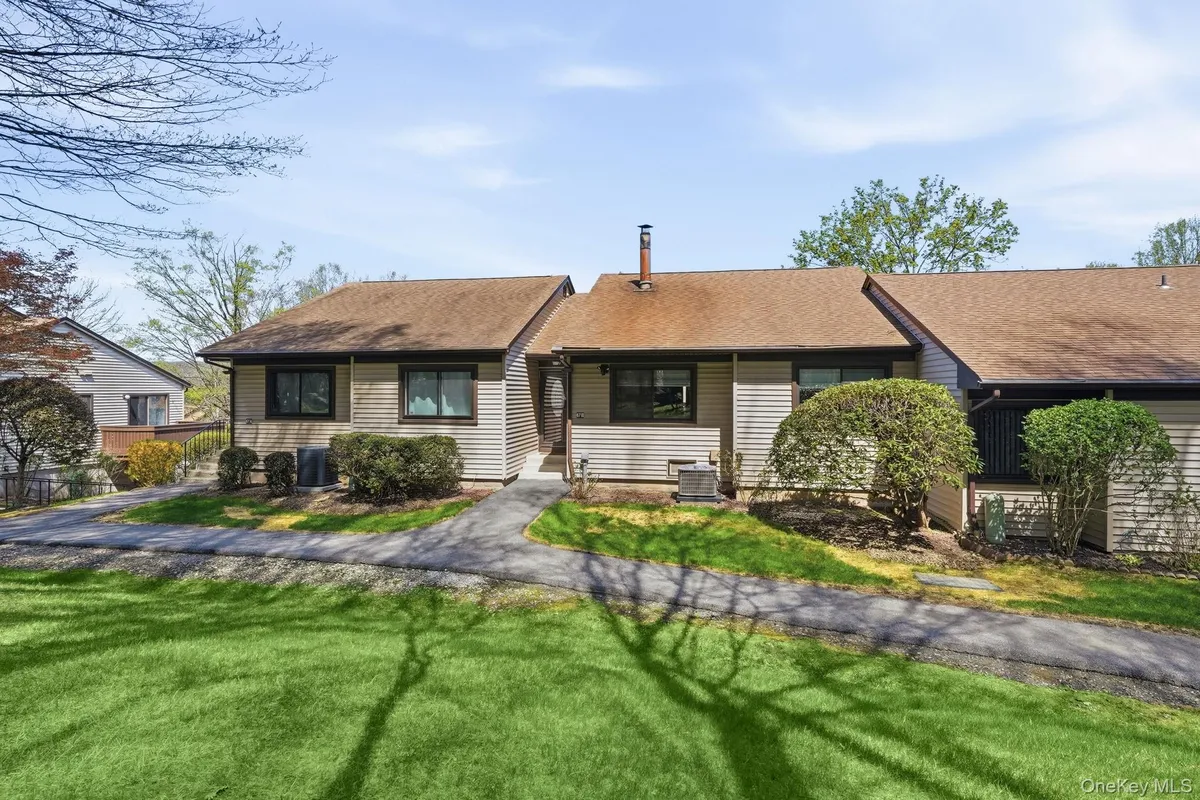 Property Slideshow image 1 of 29 | 67 independence ct b, Yorktown, NY, 10598