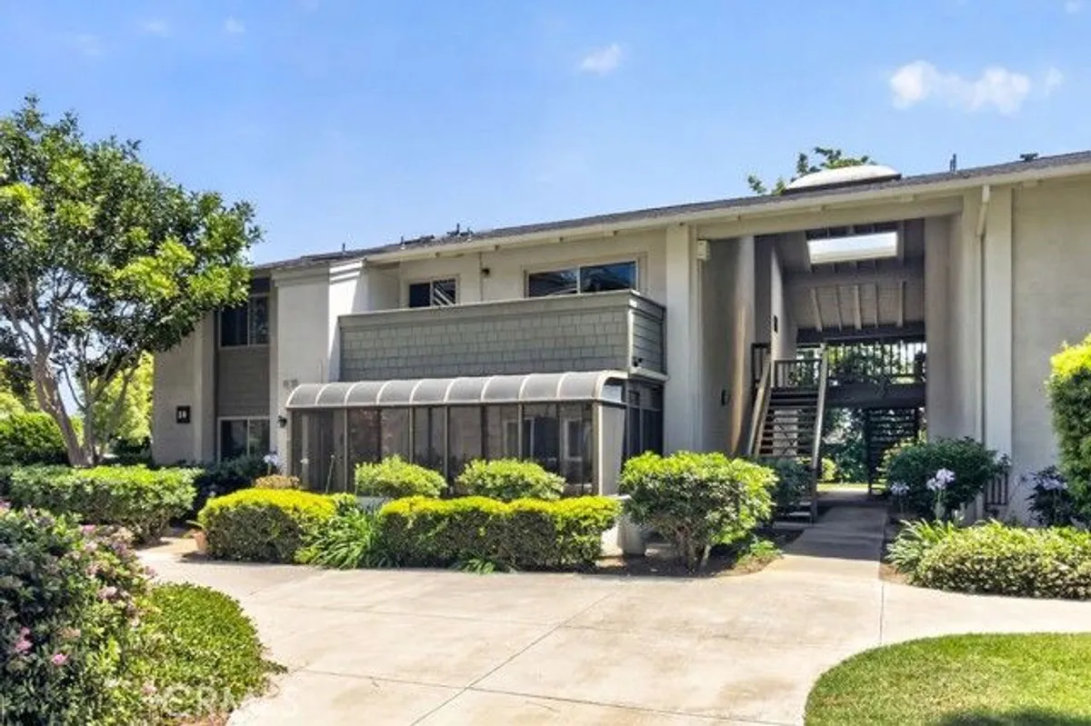Property Slideshow image 1 of 24 | 8633 portola ct 18f, Huntington Beach, CA, 92646