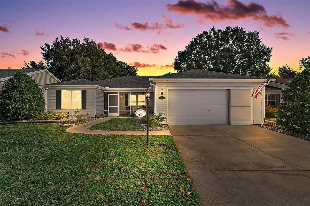 Property Slideshow image 1 of 35 | 923 camino del rey dr, The Villages, FL, 32159