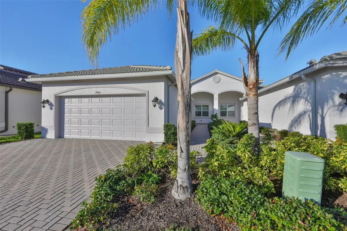 Property Slideshow image 1 of 53 | 4906 avila lakes dr, Wimauma, FL, 33598