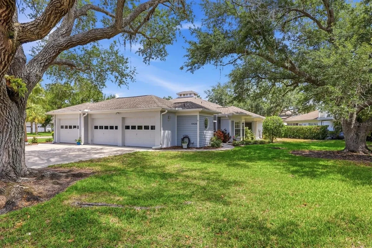 Property Slideshow image 1 of 38 | 6420 carrington cir 35, Sarasota, FL, 34238