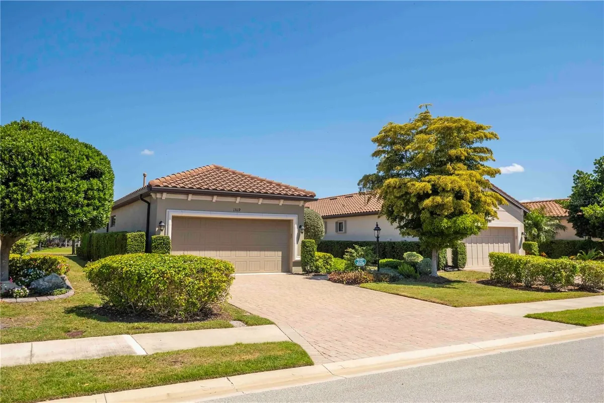 Property Slideshow image 1 of 46 | 13119 prima dr, Lakewood Ranch, FL, 34211