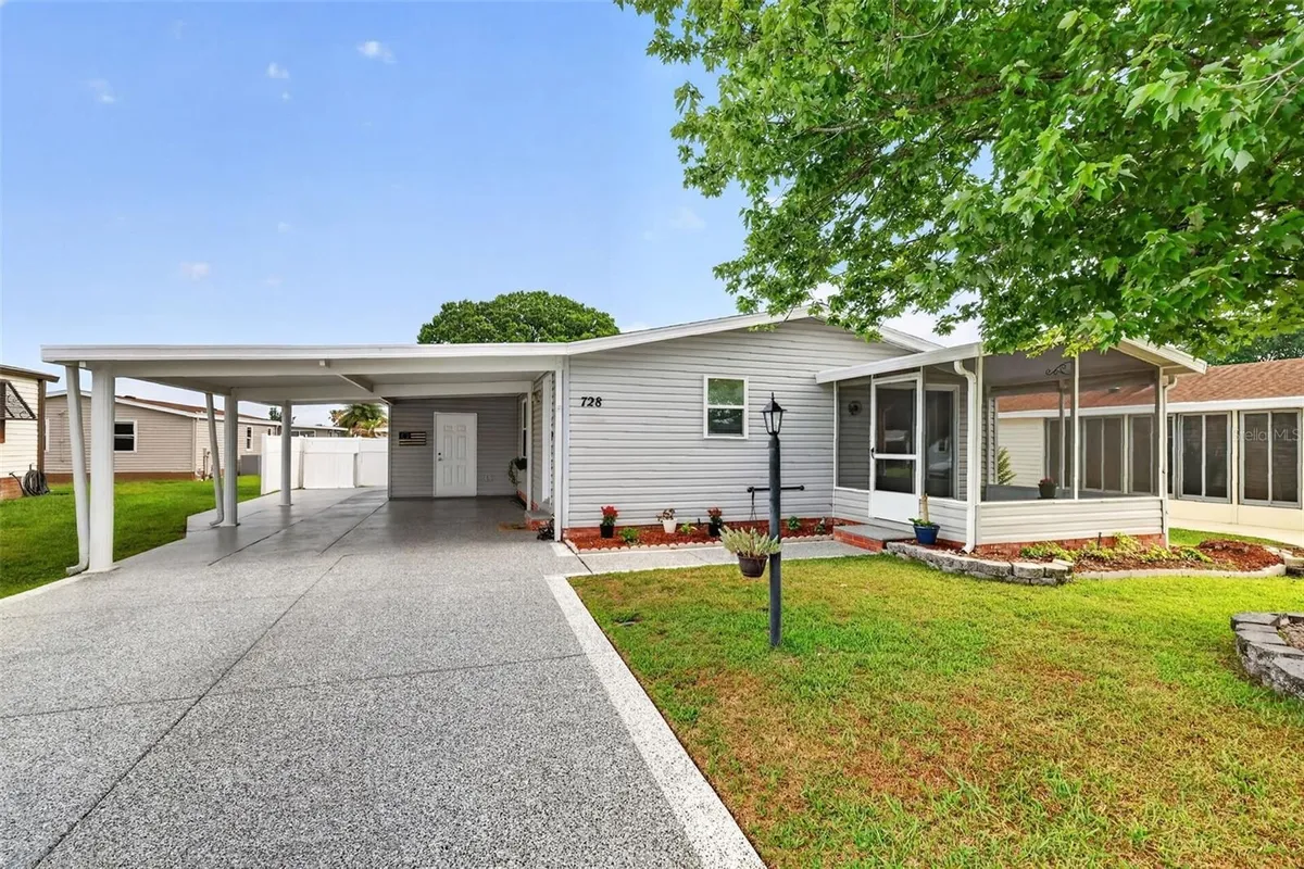 Property Slideshow image 1 of 23 | 728 prado dr, Lady Lake, FL, 32159