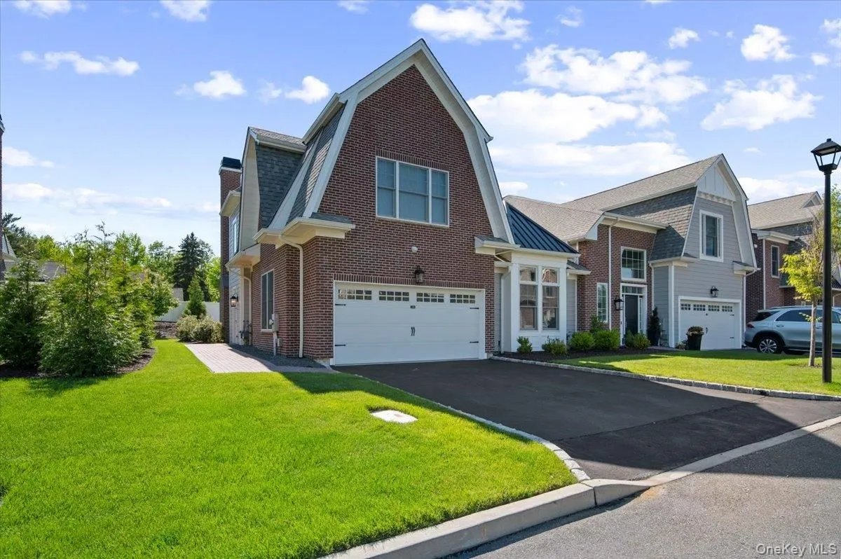 Property Slideshow image 1 of 39 | 238 coach dr 56, Oyster Bay, NY, 11797