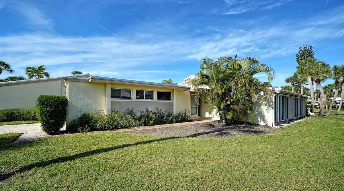 Property Slideshow image 1 of 63 | 206 hourglass way # v10, Sarasota, FL, 34242