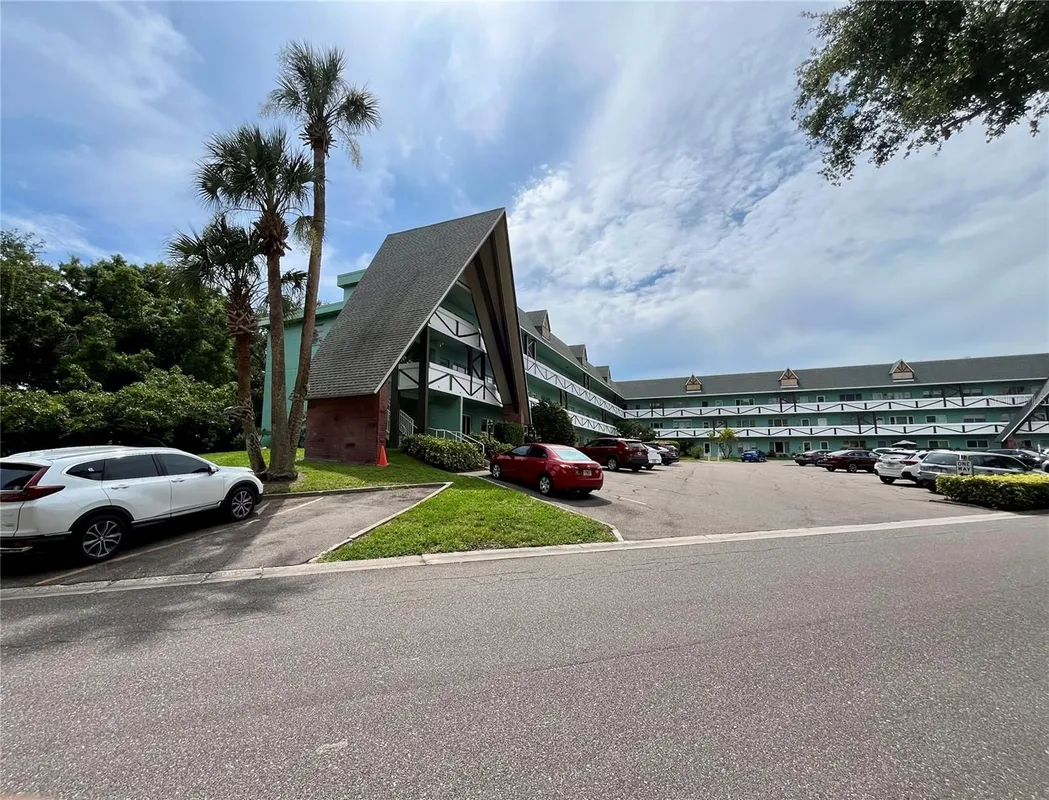 Property Slideshow image 1 of 50 | 2042 australia way 58, Clearwater, FL, 33763
