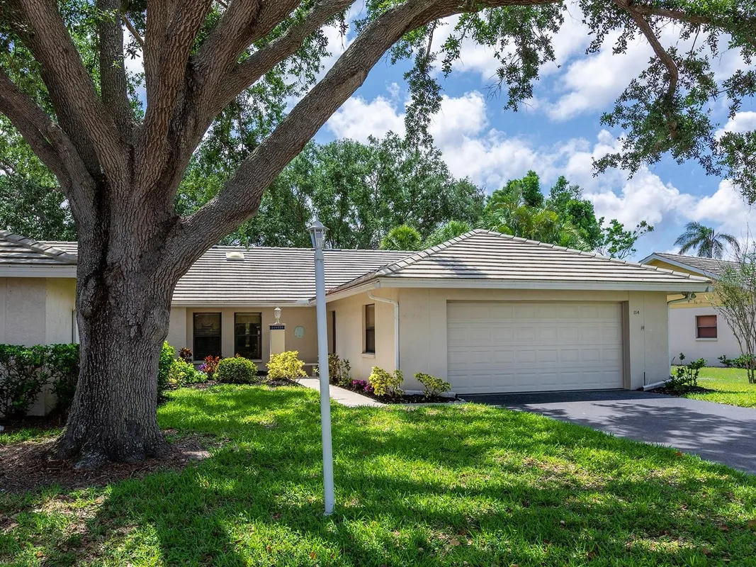 Property Slideshow image 1 of 41 | 114 southampton pl 237, Venice, FL, 34293